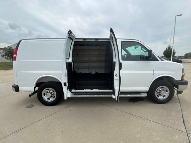 Used 2025 Chevrolet Express 2500 w/ Driver Convenience Package RWD image 22