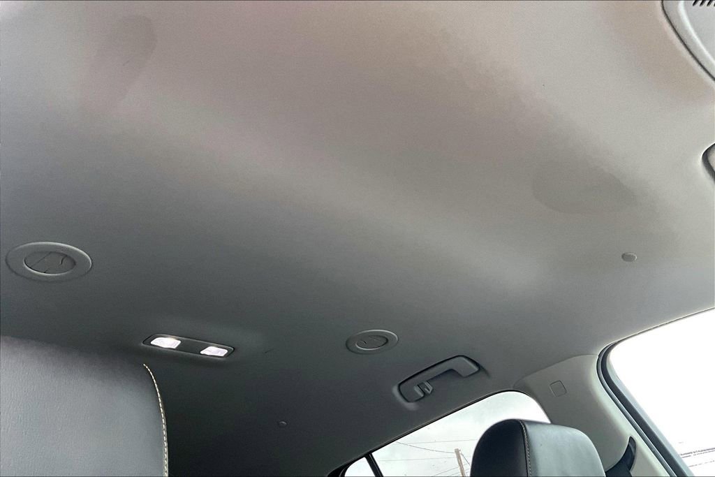 Used 2021 Chevrolet Traverse LT w/ LT Premium Package image 15