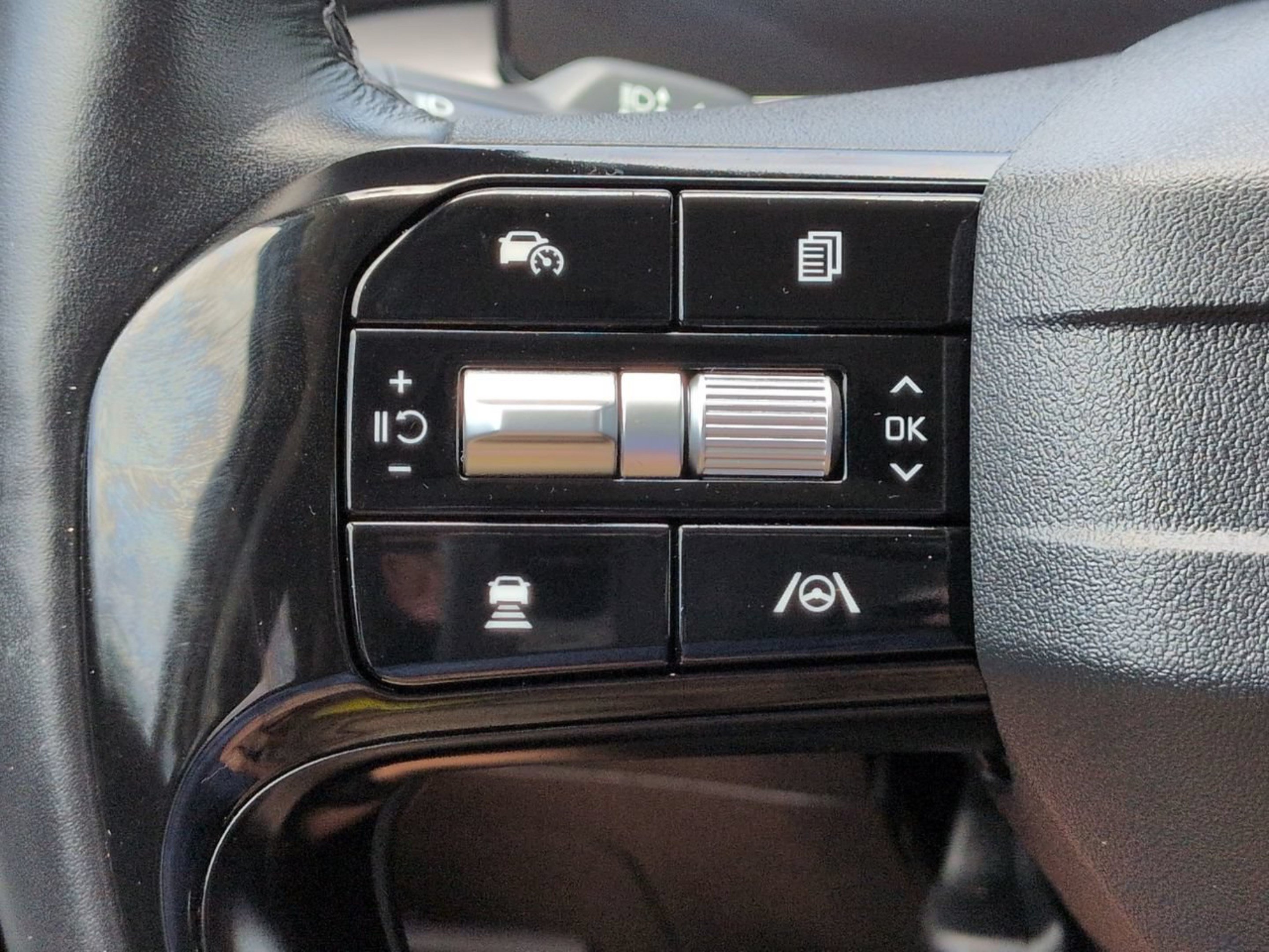 Certified 2026 Kia Sorento S FWD image 30