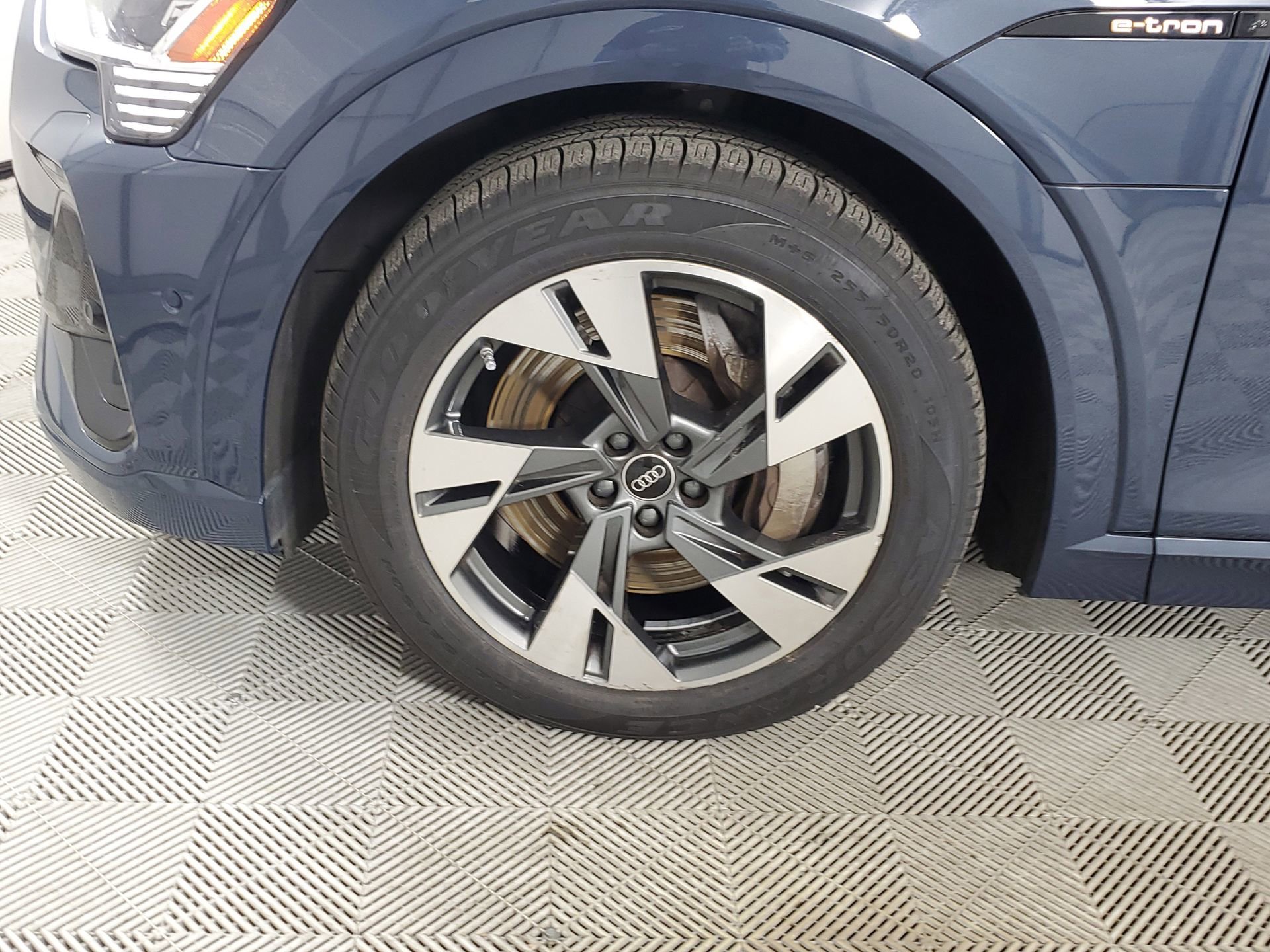 Used 2023 Audi e-tron Premium Plus w/ Premium Plus Package image 17