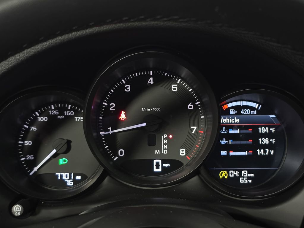 Certified 2025 Porsche Macan AWD/4WD image 15