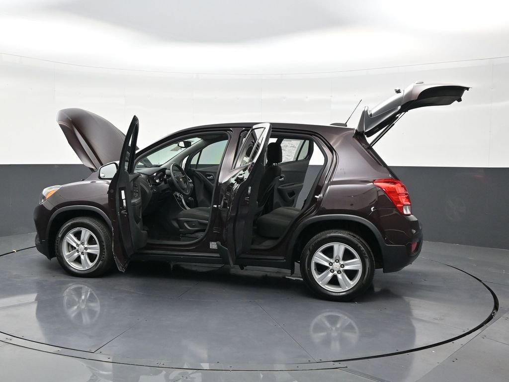 Used 2021 Chevrolet Trax LS image 31