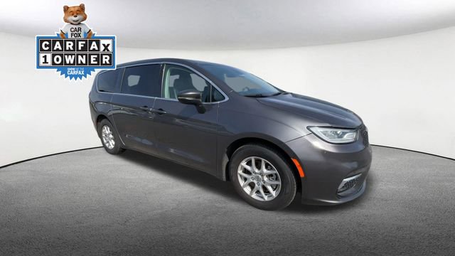 Used 2023 Chrysler Pacifica Touring-L image 2