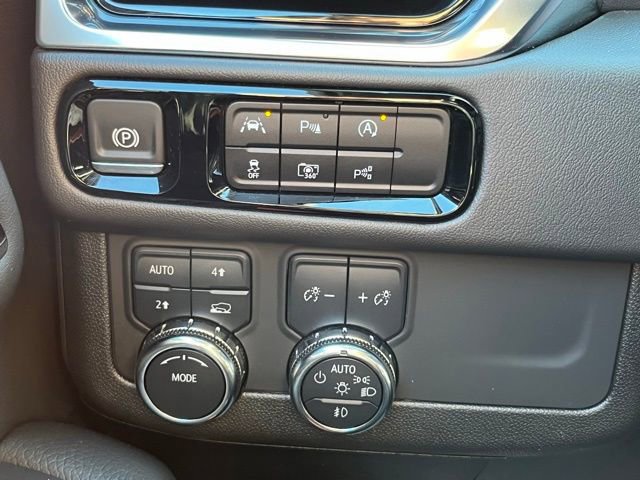 Used 2025 GMC Yukon Denali image 32