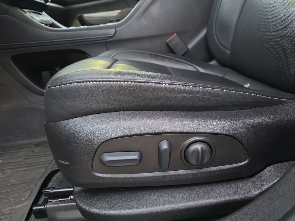 Certified 2023 GMC Acadia SLT w/ Preferred Package image 32