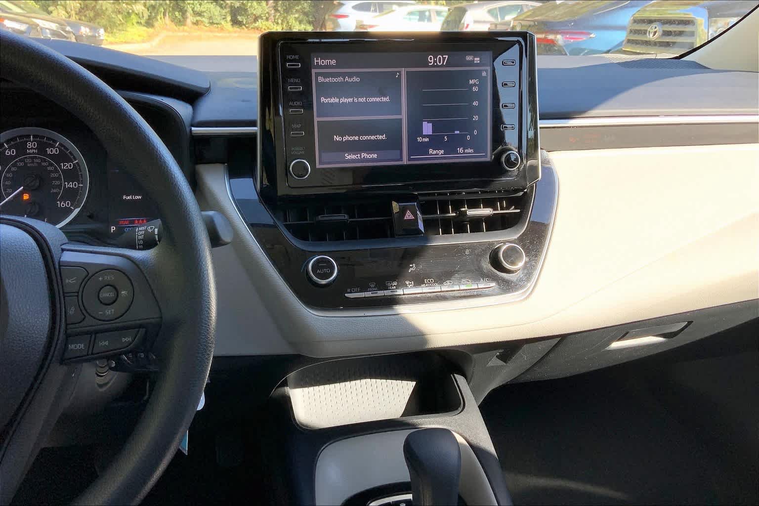 Used 2020 Toyota Corolla LE FWD image 7