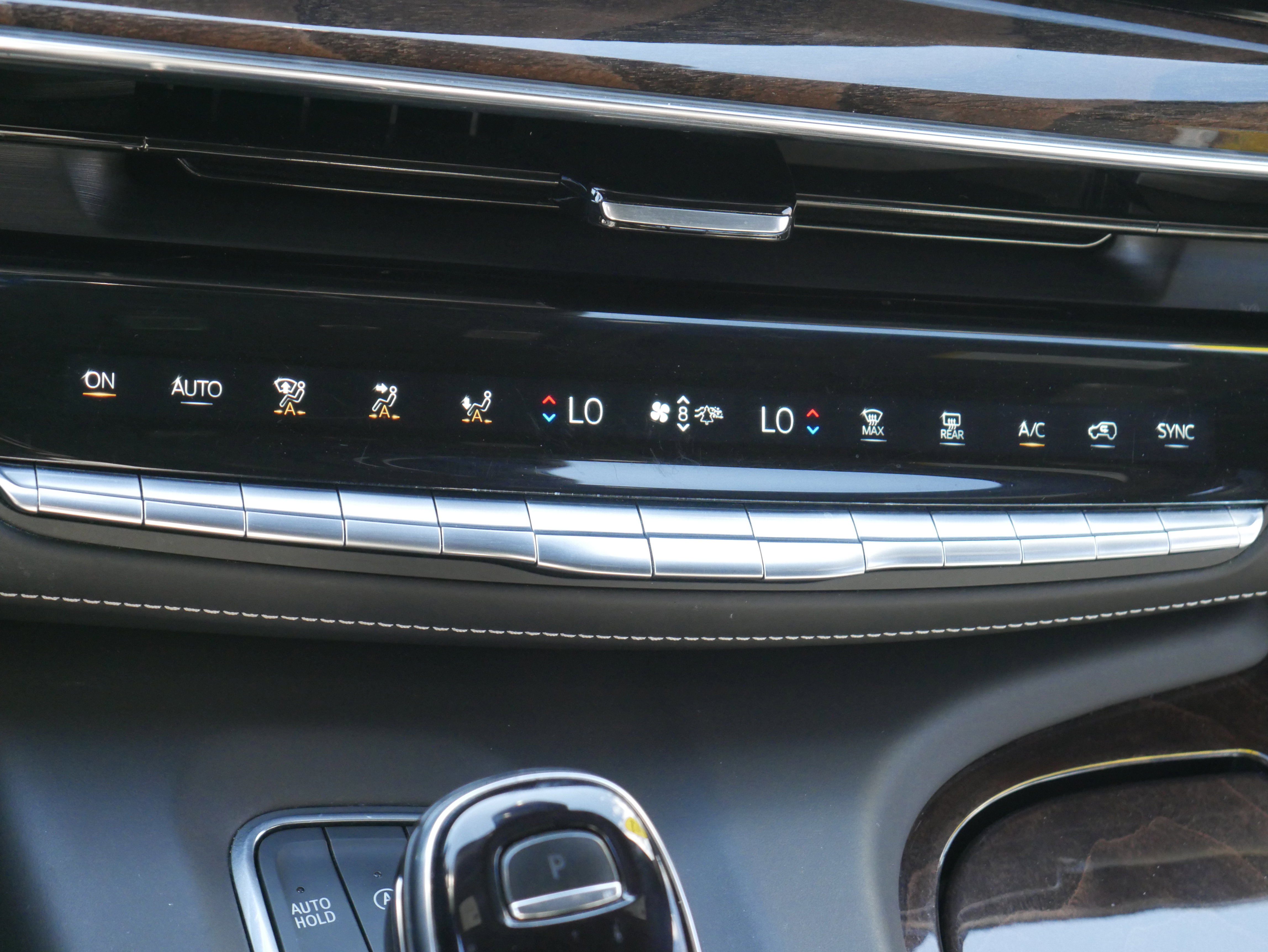 Used 2021 Cadillac Escalade Premium Luxury Platinum w/ Heavy-Duty Trailer Package image 28