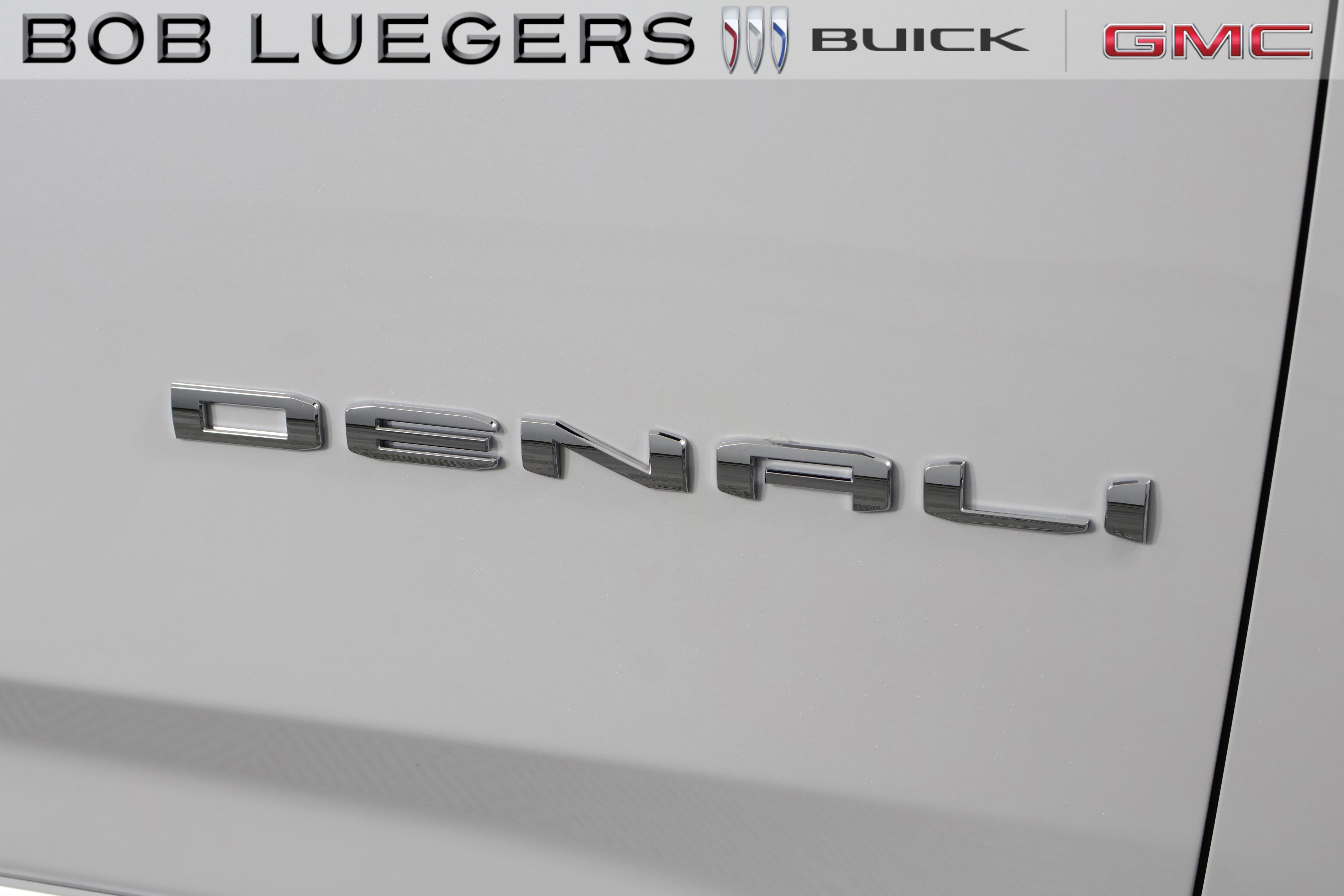 New 2026 GMC Yukon XL Denali w/ Denali Reserve Package AWD/4WD image 3