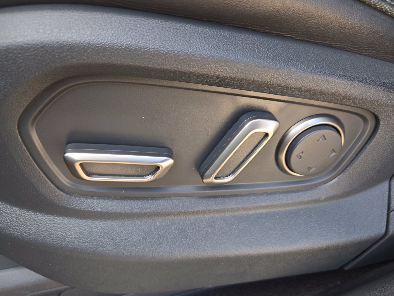 Used 2023 Rivian R1S Adventure Quad AWD/4WD image 22