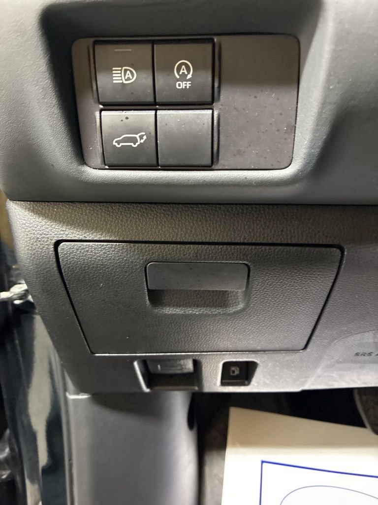 Used 2024 Toyota Highlander LE FWD image 14