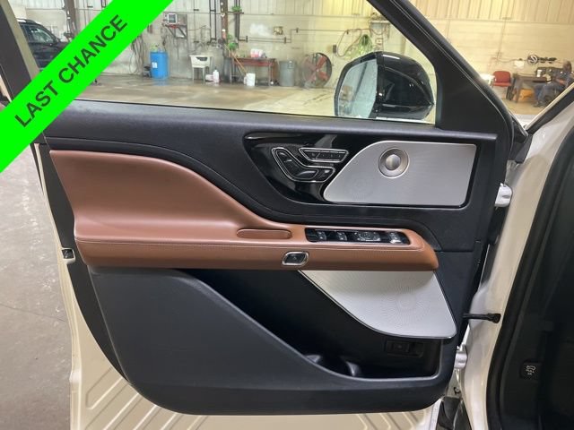 Used 2023 Lincoln Aviator Reserve w/ Equipment Group 201A AWD/4WD image 14