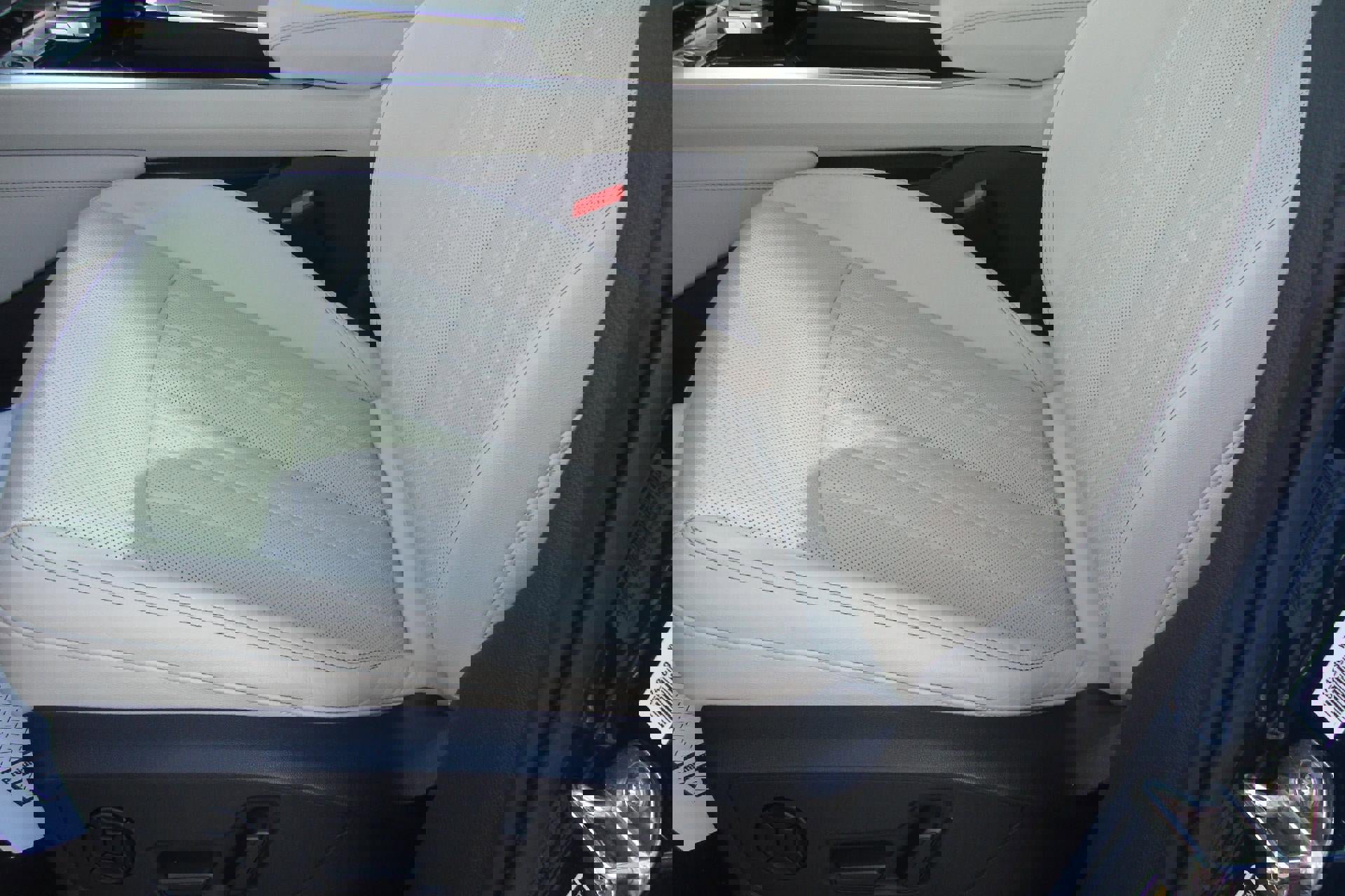 Used 2022 Audi e-tron Premium Plus image 8