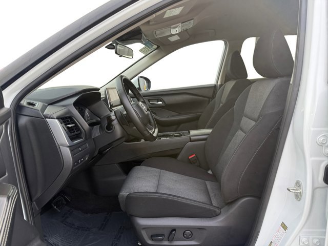 Used 2025 Nissan Rogue SV image 10