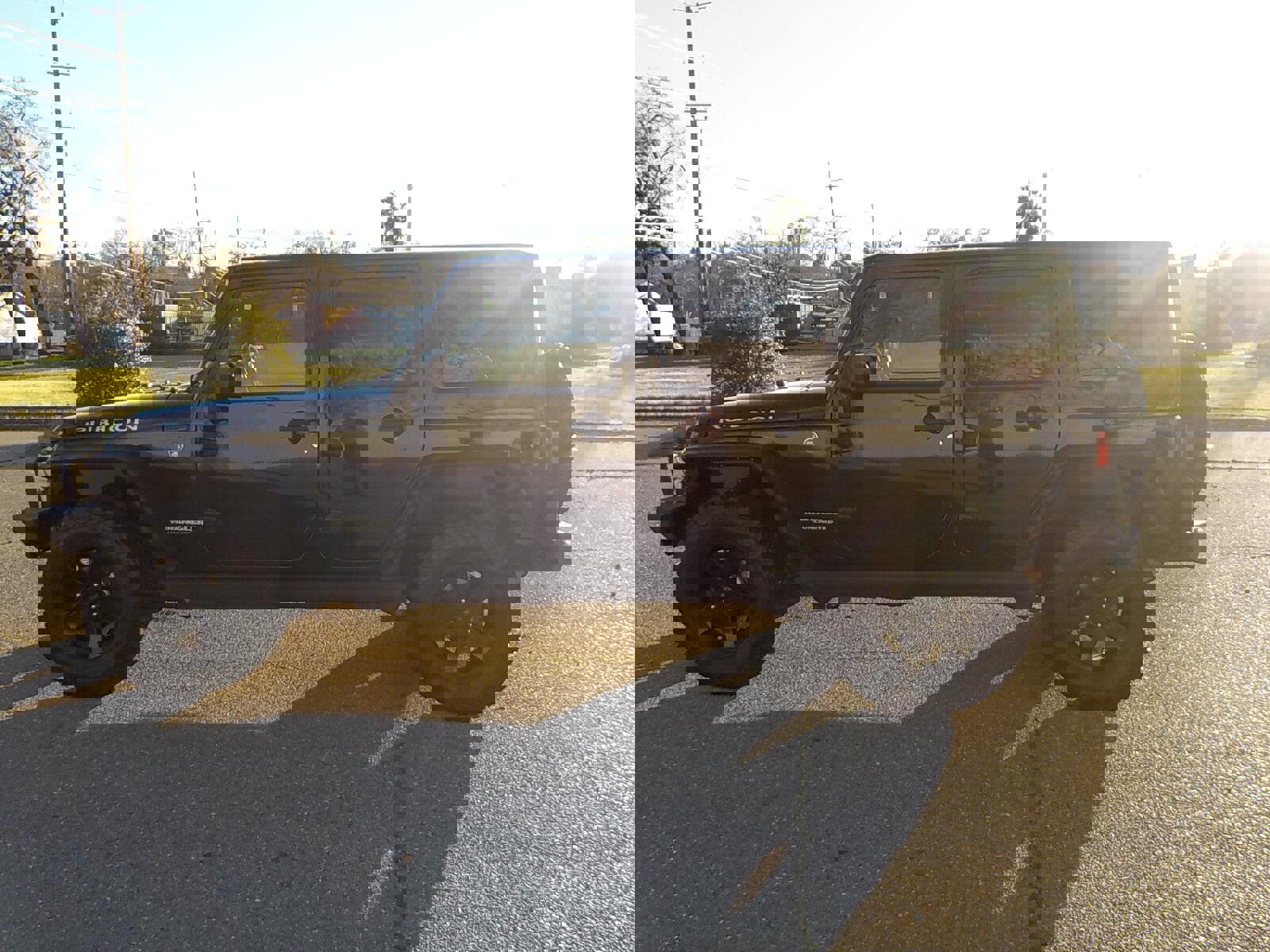 Used 2016 Jeep Wrangler Unlimited Rubicon w/ Connectivity Group image 7