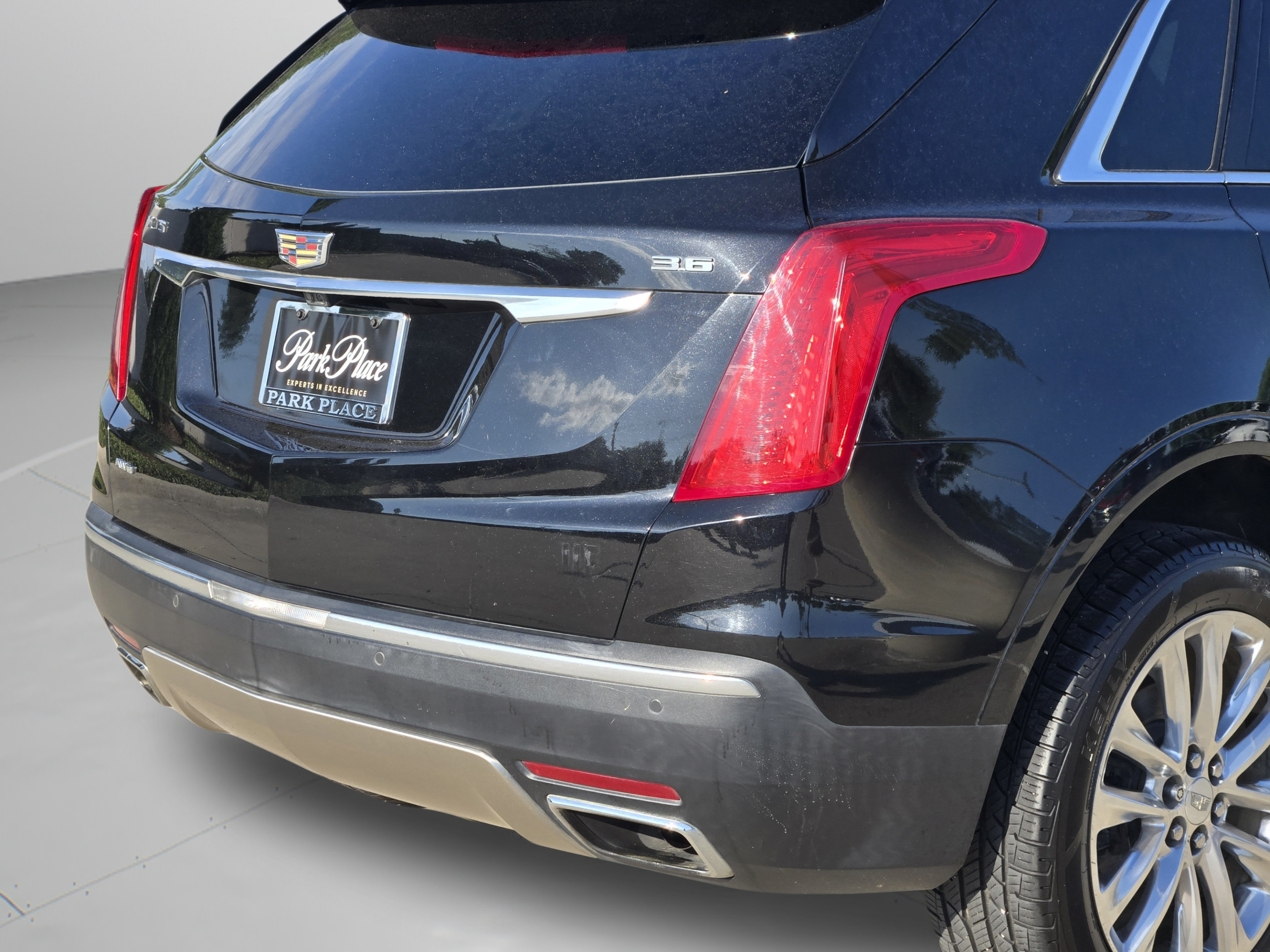 Used 2017 Cadillac XT5 Platinum AWD/4WD image 40