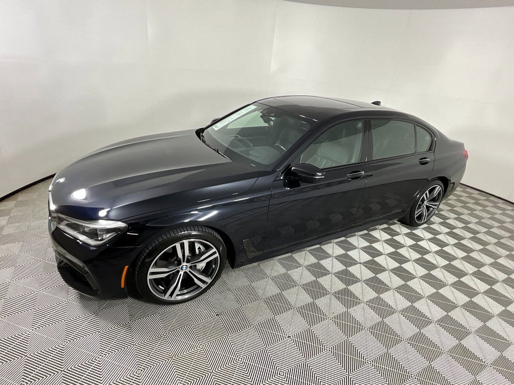 Used 2019 BMW 750i image 9