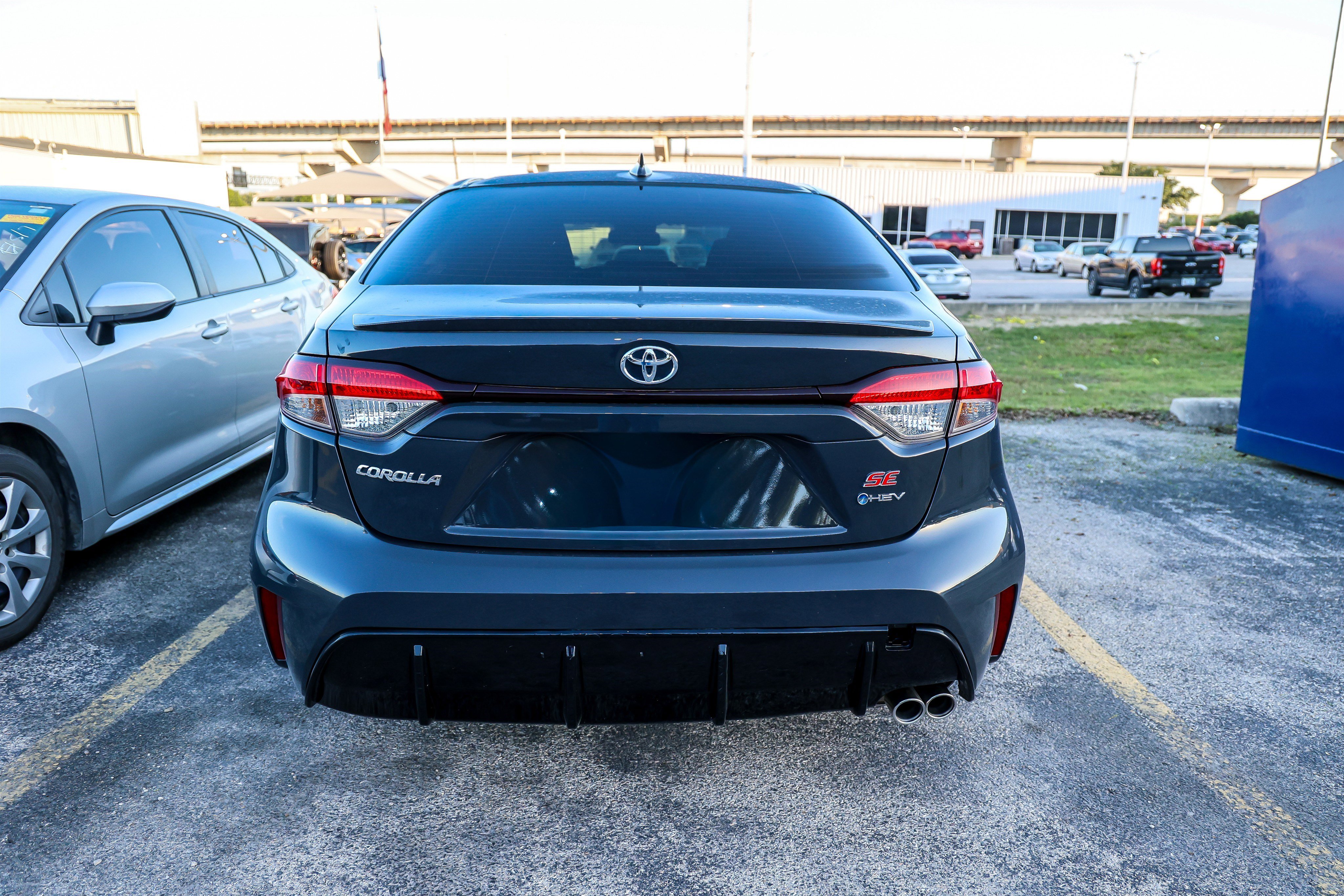 Used 2026 Toyota Corolla SE w/ SE Premium Package FWD image 9