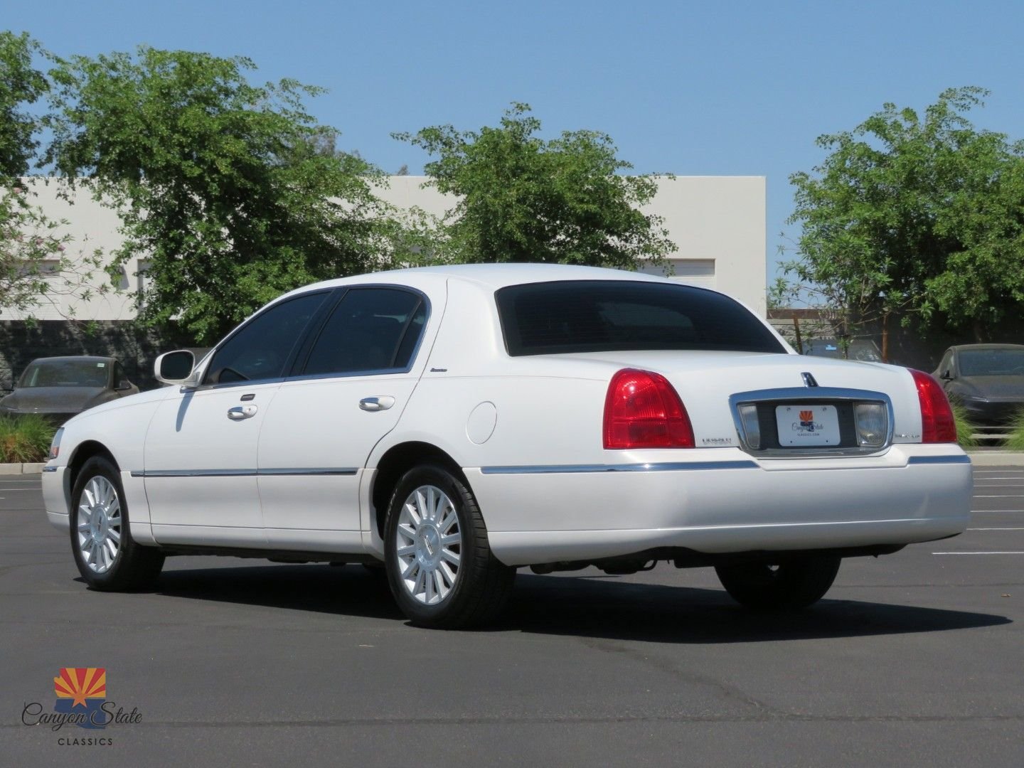 Used 2003 Lincoln Town Car Executive image 12