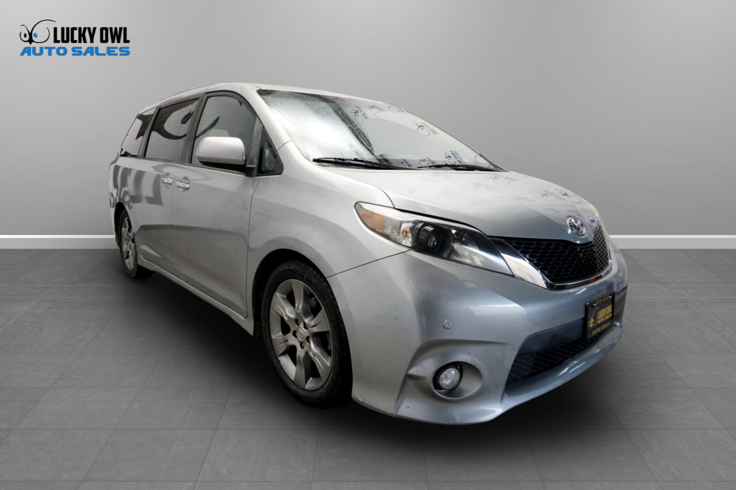 Used 2014 Toyota Sienna SE FWD image 24