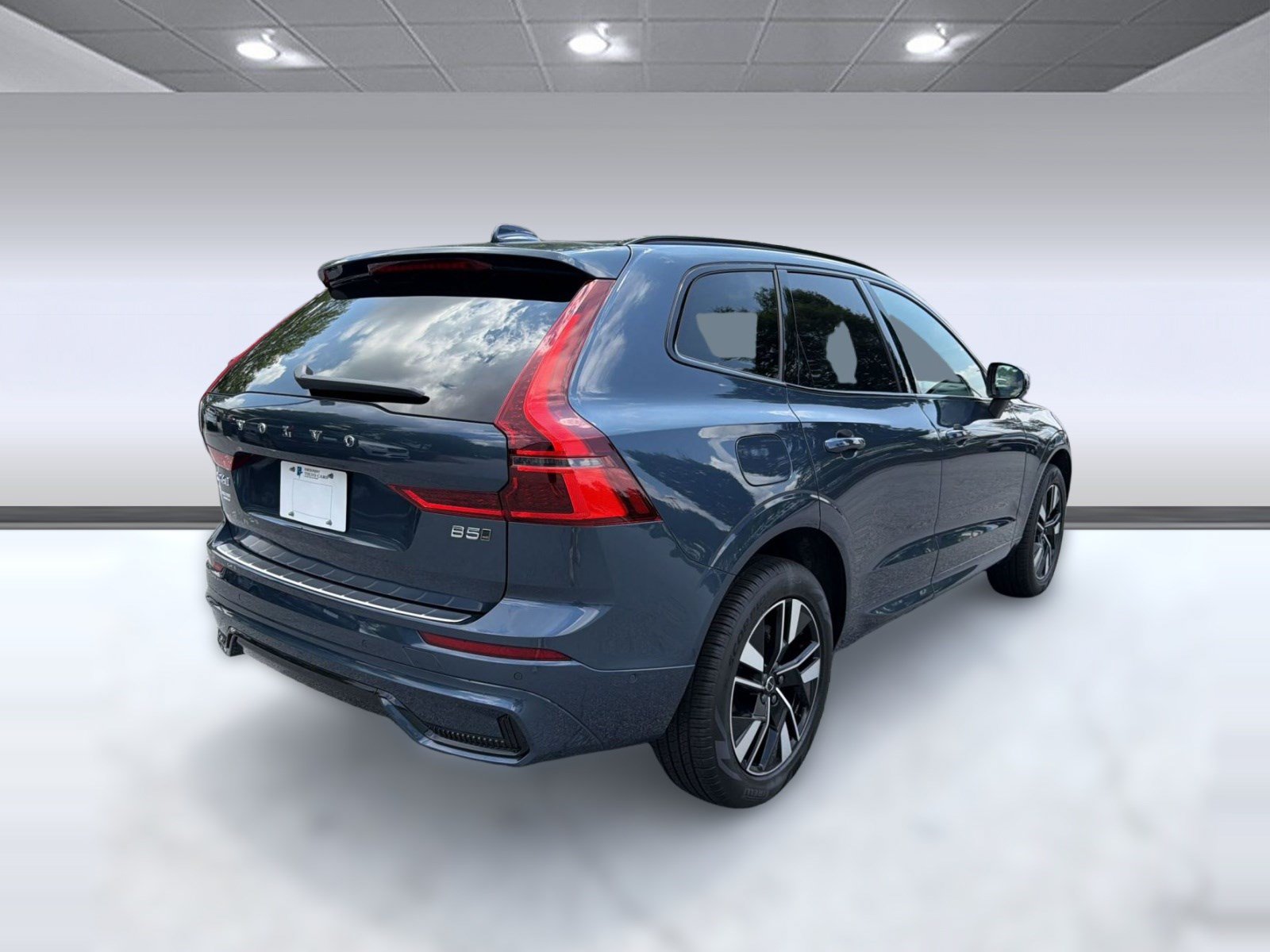 New 2026 Volvo XC60 B5 Plus w/ Climate Package AWD/4WD image 9