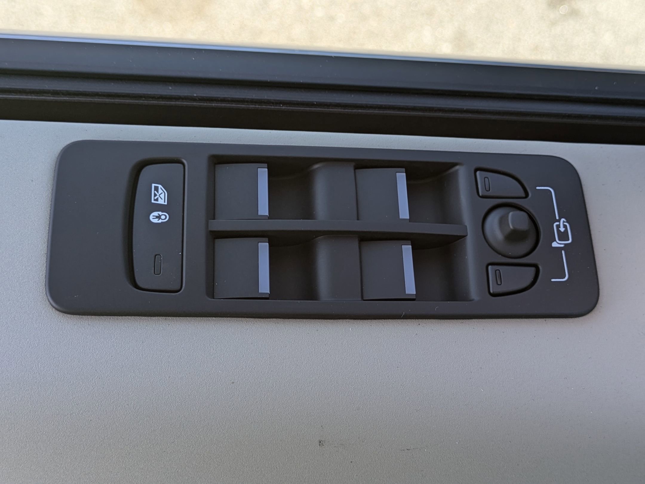 New 2025 Land Rover Discovery Sport S image 21