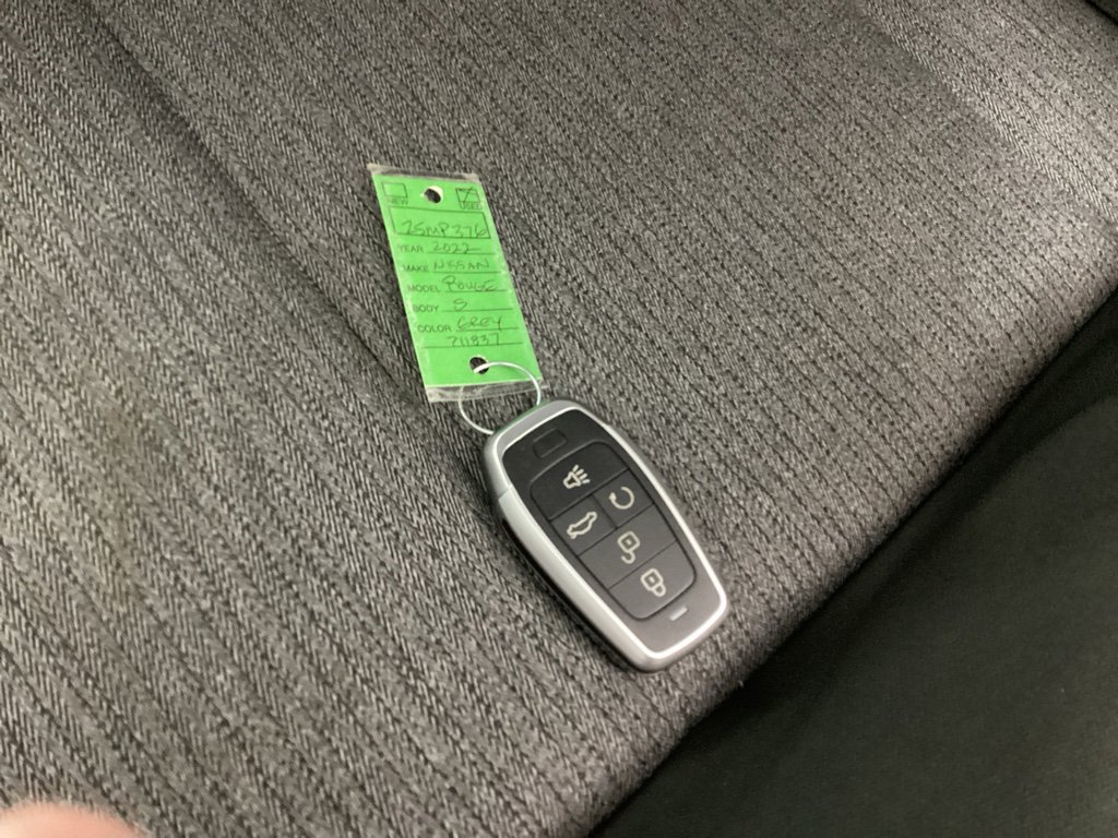 Used 2022 Nissan Rogue S image 33