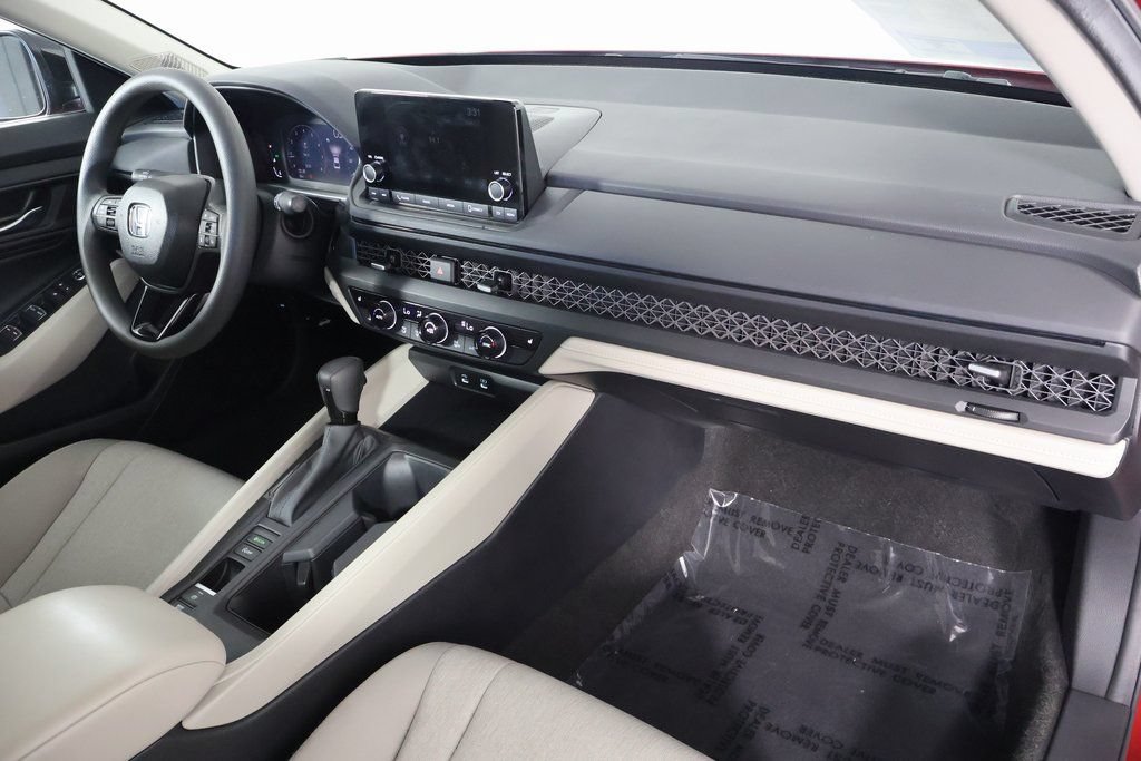 Used 2025 Honda Accord SE image 9