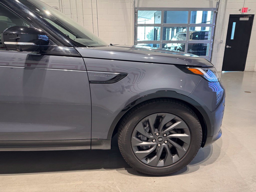 Used 2024 Land Rover Discovery Dynamic SE AWD/4WD image 9