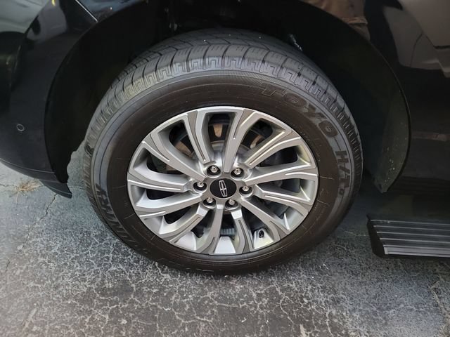 Used 2024 Lincoln Navigator Premiere AWD/4WD image 7