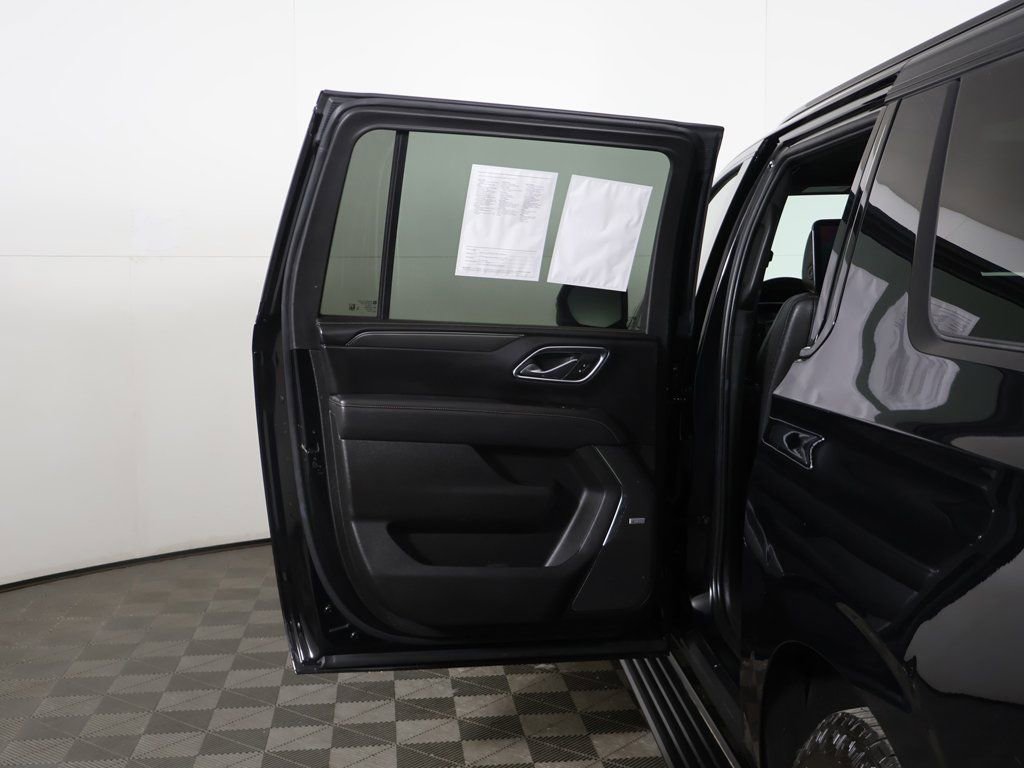 Used 2023 GMC Yukon XL AT4 w/ AT4 Premium Plus Package AWD/4WD image 29