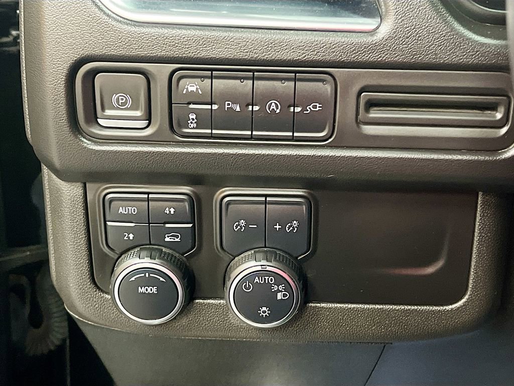 Used 2022 Chevrolet Suburban LT image 10