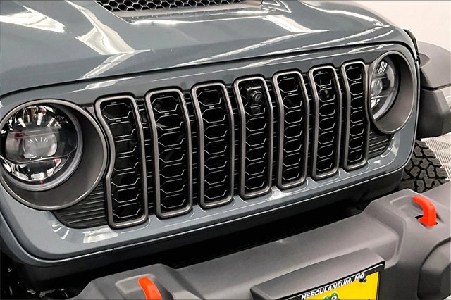 Used 2024 Jeep Gladiator Mojave w/ Technology Group image 28