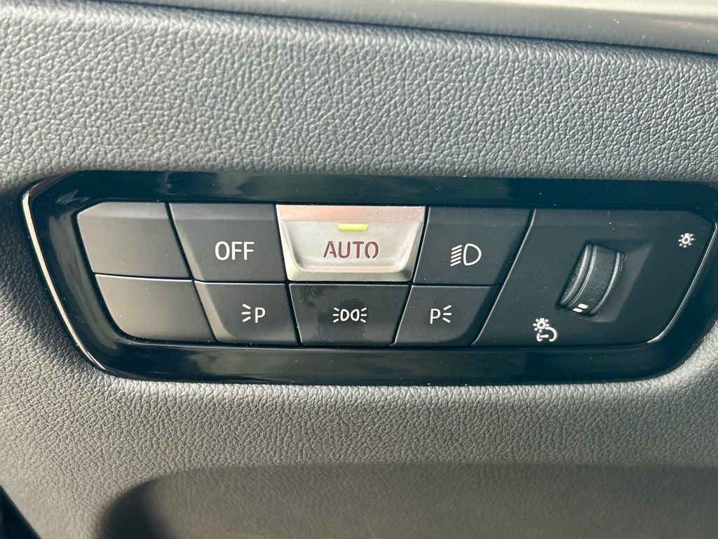 Used 2025 BMW 330i xDrive Sedan AWD/4WD image 30