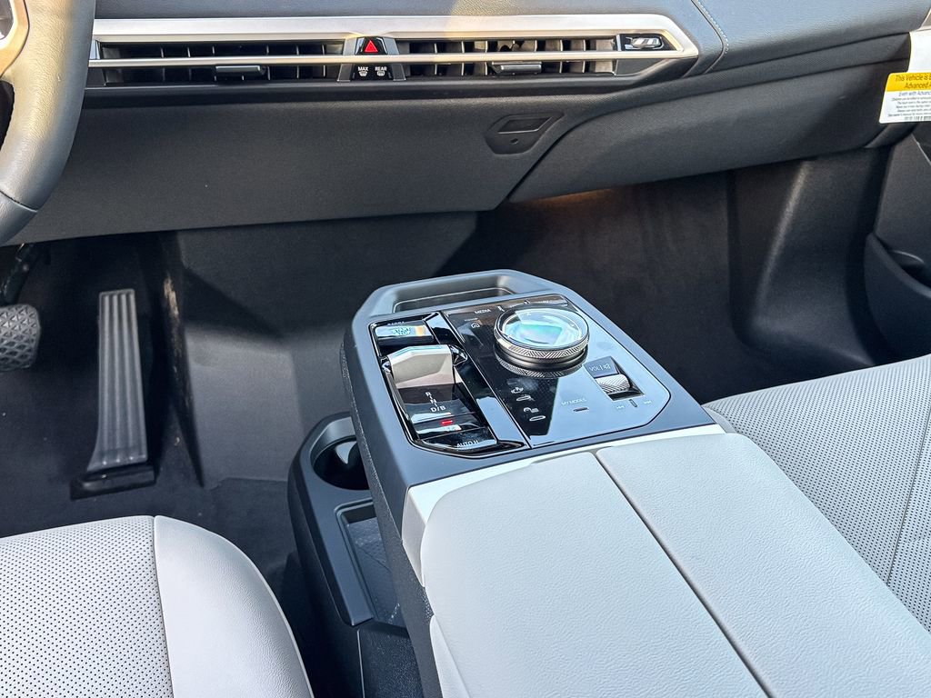 Used 2026 BMW iX xDrive60 image 25