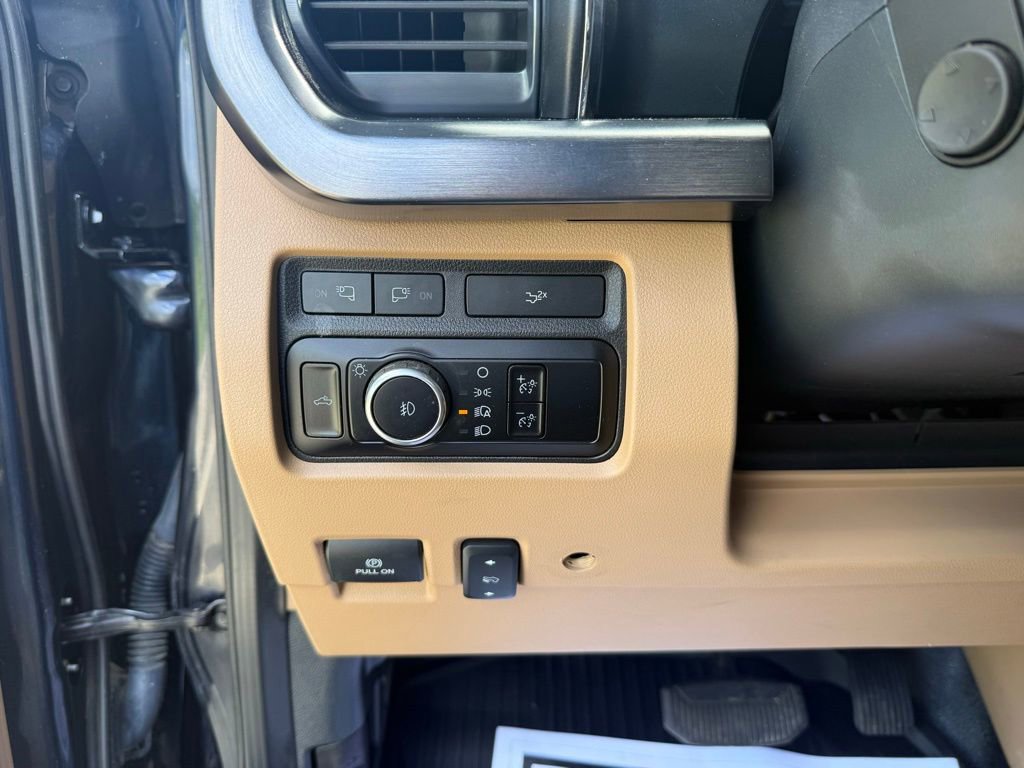 Used 2023 Ford F350 Lariat w/ Lariat Ultimate Package AWD/4WD image 39