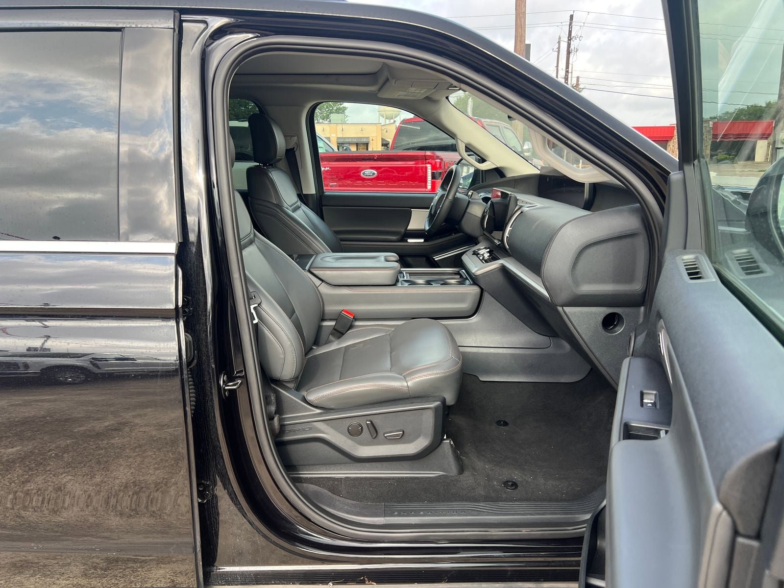 Used 2025 Ford Expedition Max Active AWD/4WD image 9