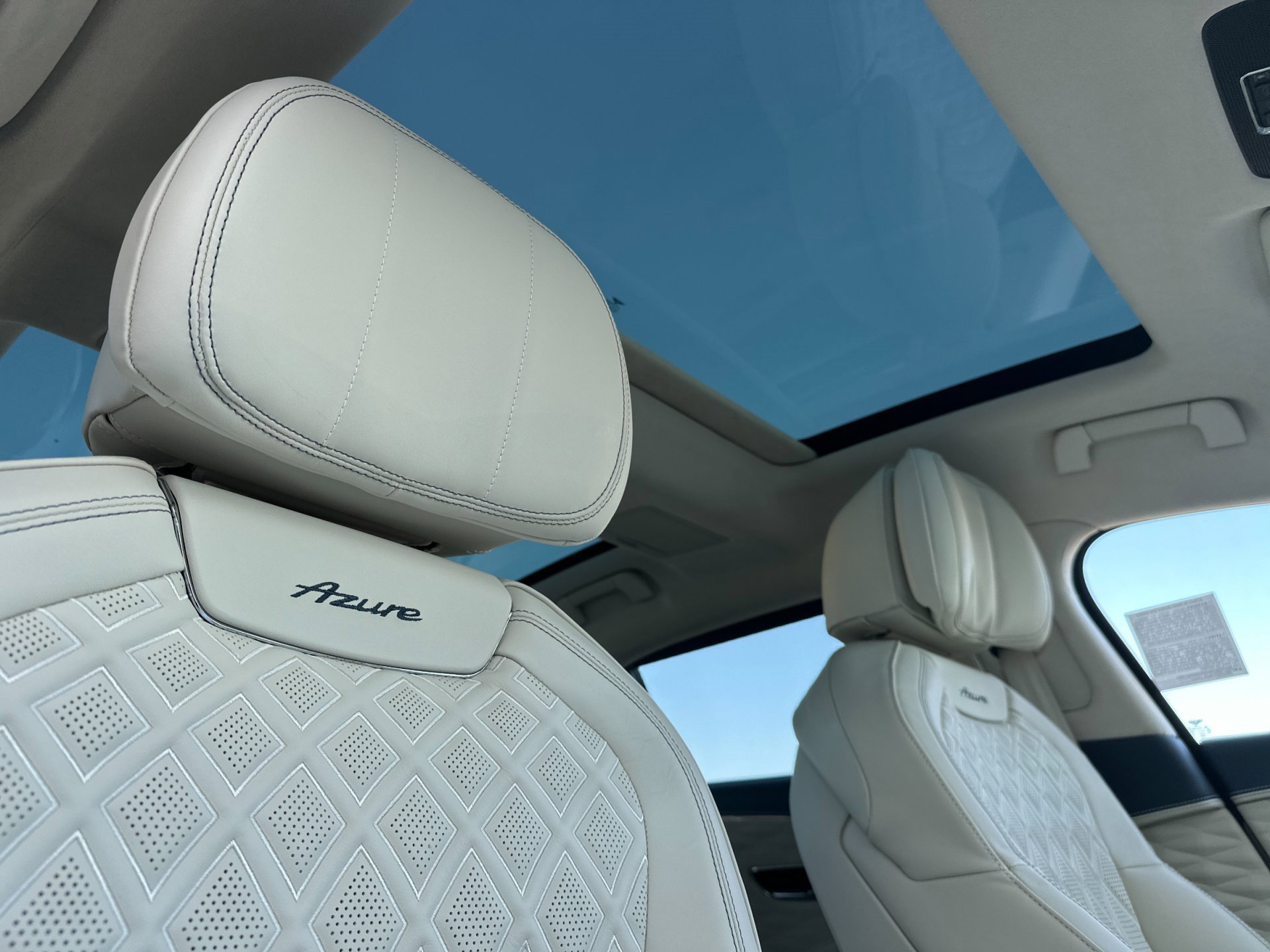 Used 2024 Bentley Flying Spur V8 image 19