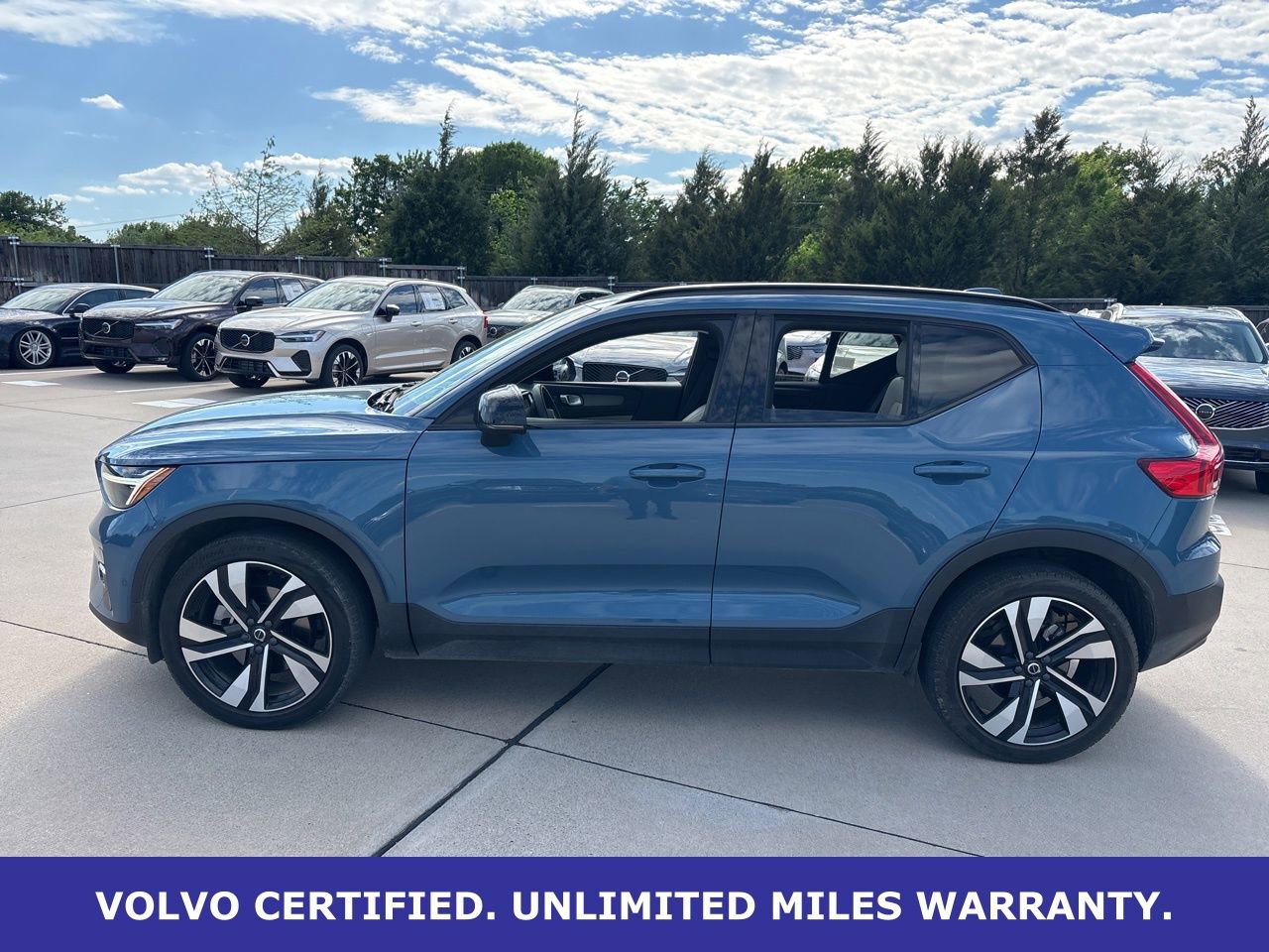 Certified 2023 Volvo XC40 B5 Ultimate w/ Protection Package Premier image 8