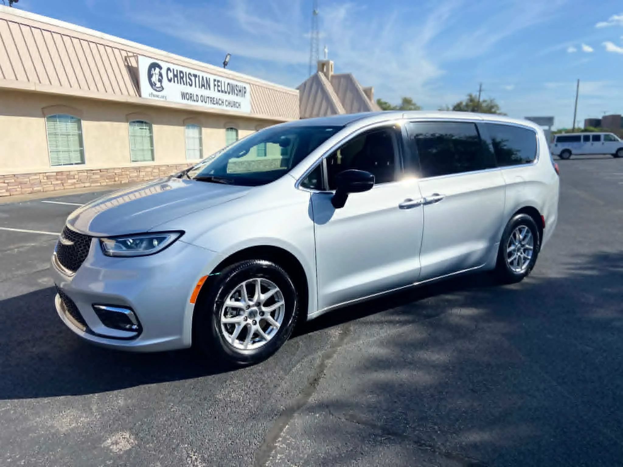 Used 2024 Chrysler Pacifica Touring-L FWD image 1