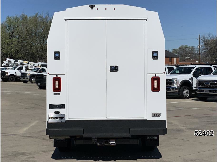 Used 2023 GMC Savana 3500 Cutaway Van w/ Power Convenience Package image 7