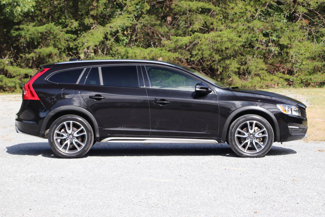 Used 2018 Volvo V60 T5 Cross Country w/ Convenience Package AWD/4WD image 2
