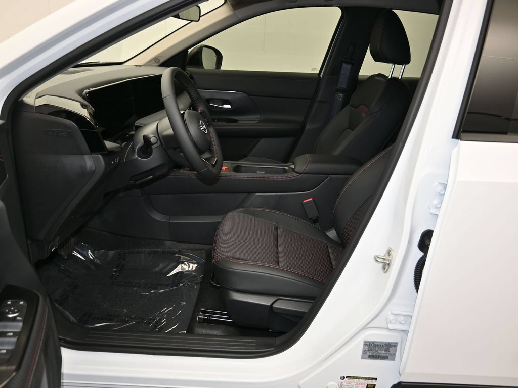 New 2026 Nissan Kicks SR FWD image 13
