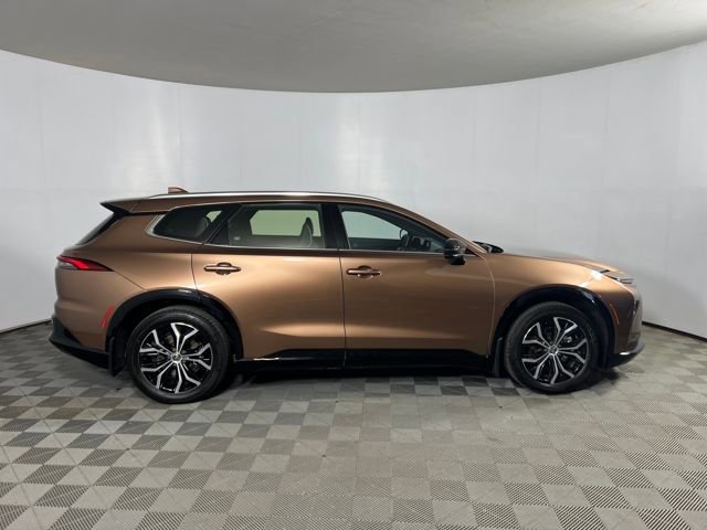 Used 2025 Toyota Crown Signia image 4