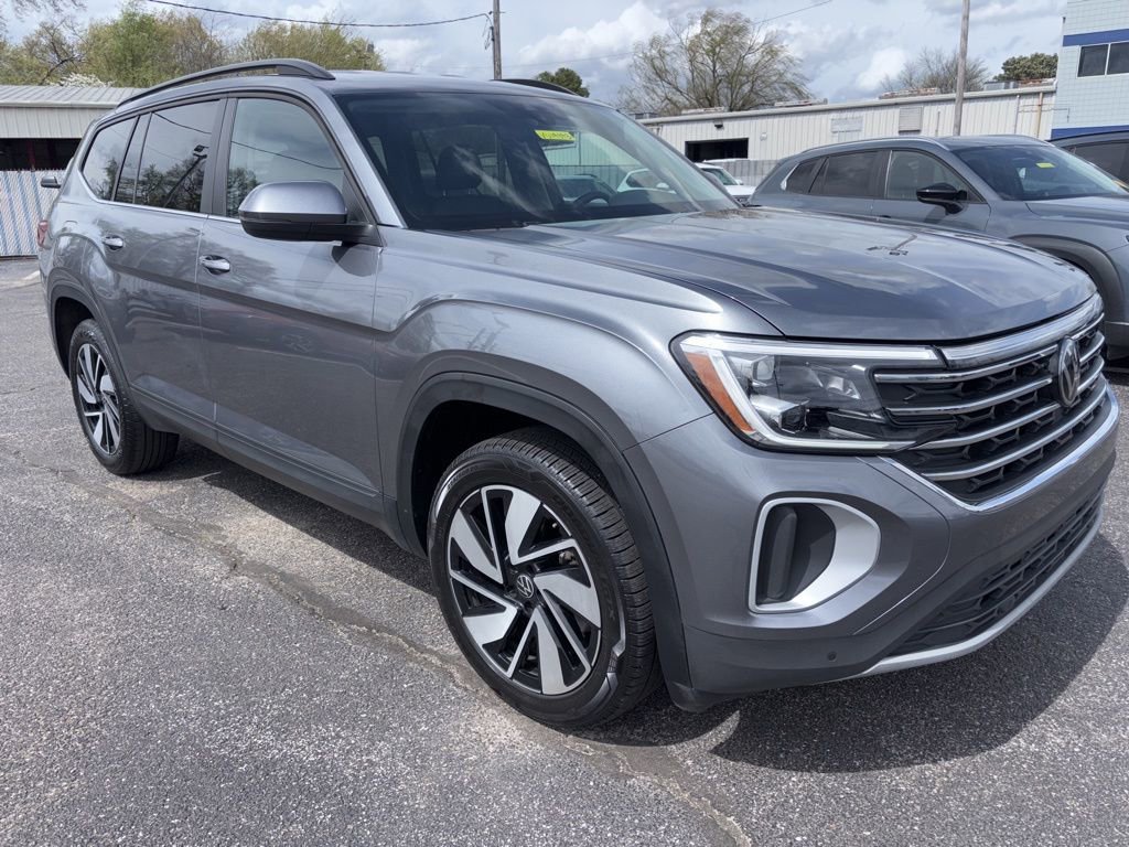 Used 2025 Volkswagen Atlas SE AWD/4WD image 1