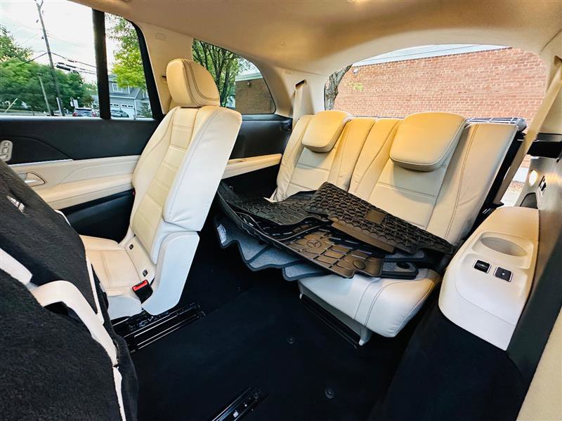 Used 2021 Mercedes-Benz GLS 450 4MATIC image 30