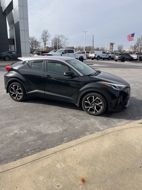 Used 2020 Toyota C-HR XLE image 16