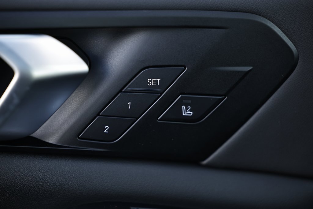 New 2026 BMW X5 M60i w/ Executive Package image 16