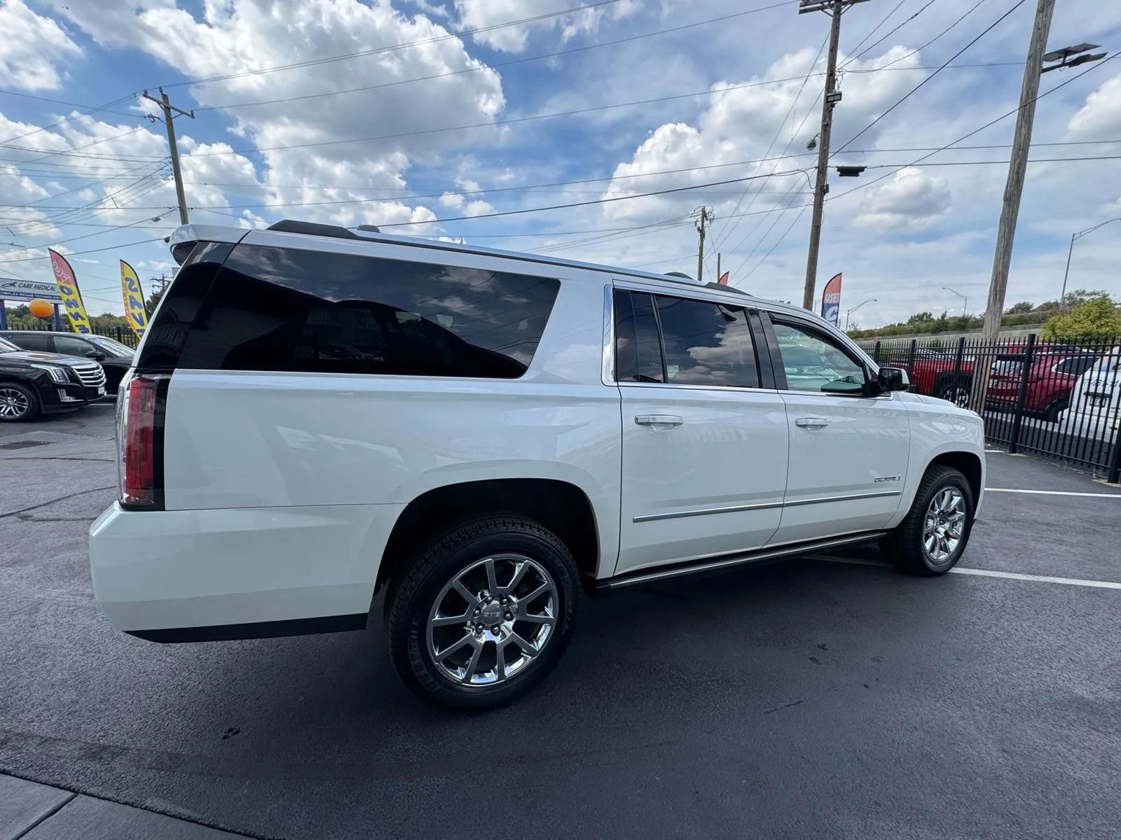 Used 2019 GMC Yukon XL Denali image 8