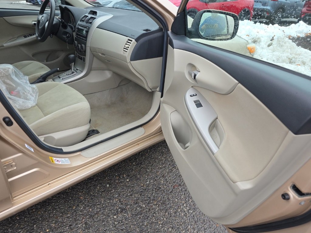 Used 2012 Toyota Corolla LE image 9