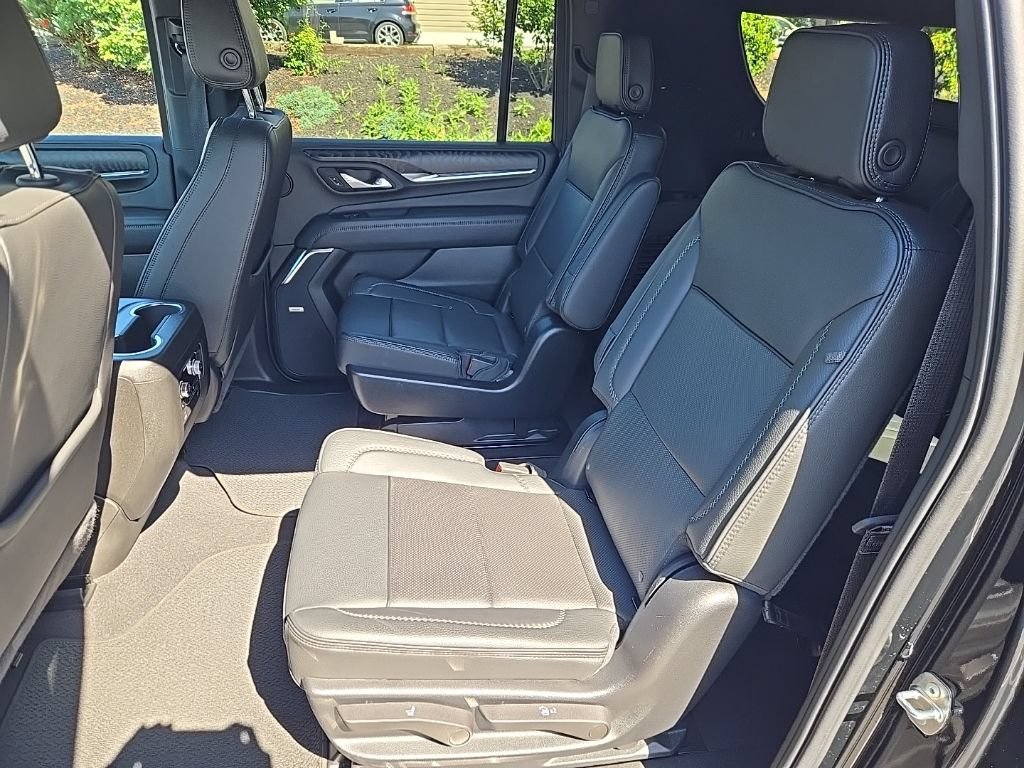 Used 2024 GMC Yukon XL Denali AWD/4WD image 46